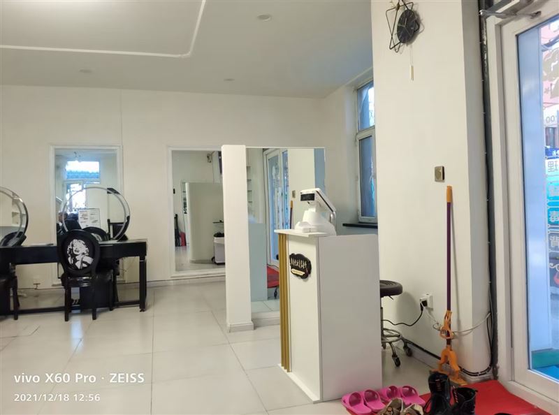 招收化妝美甲美睫學(xué)員