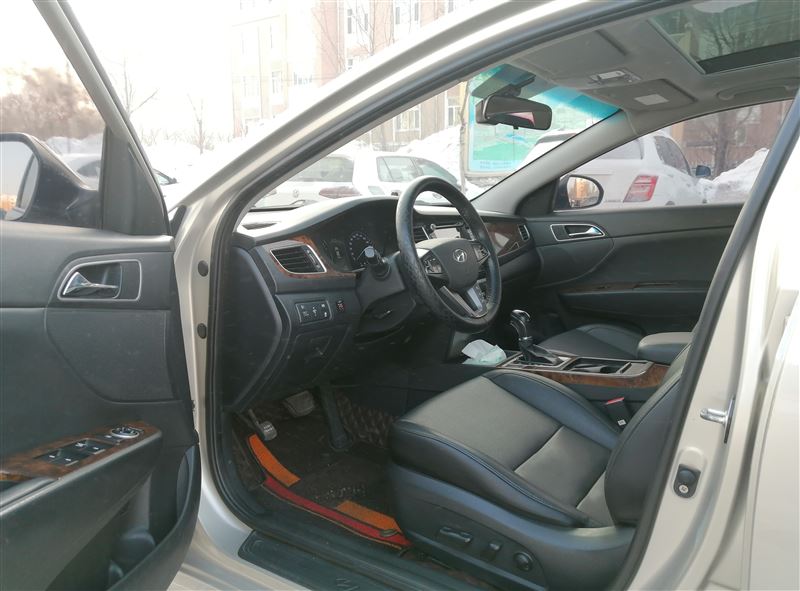 現(xiàn)代名圖自動(dòng)擋全景天窗