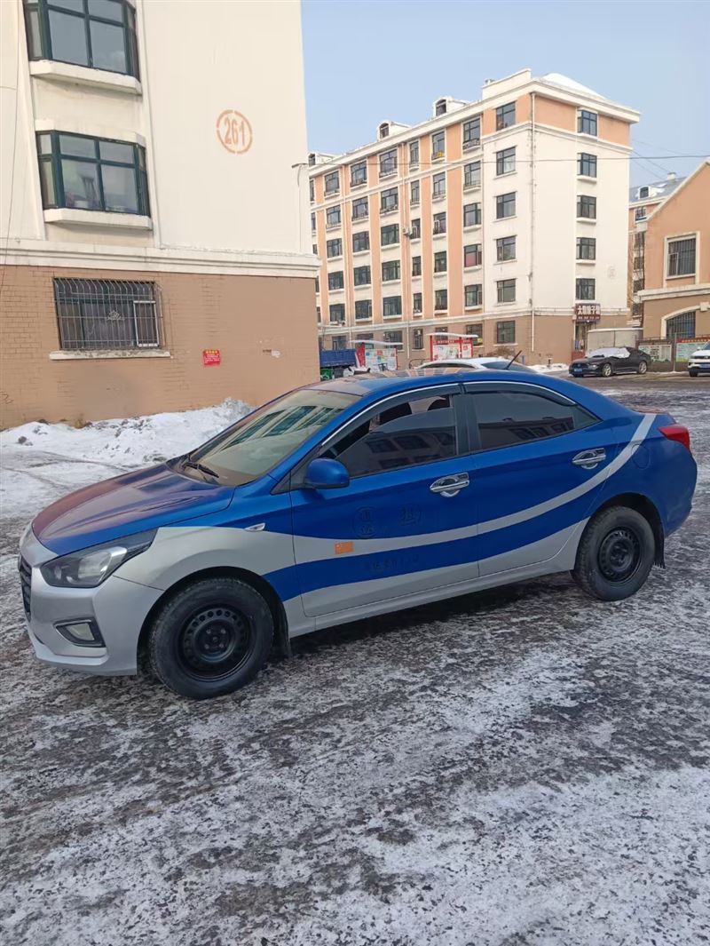 18年新款現(xiàn)代瑞納手動高配