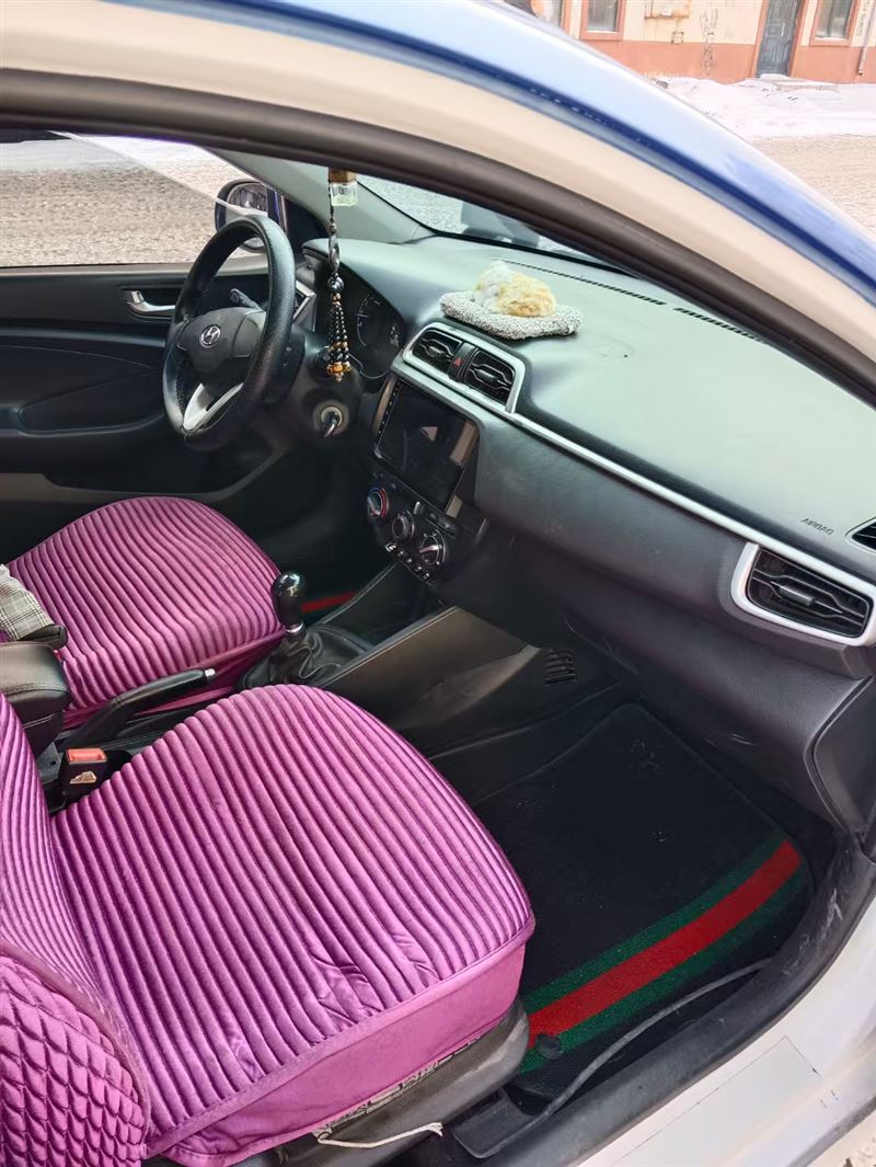 18年新款現(xiàn)代瑞納手動高配