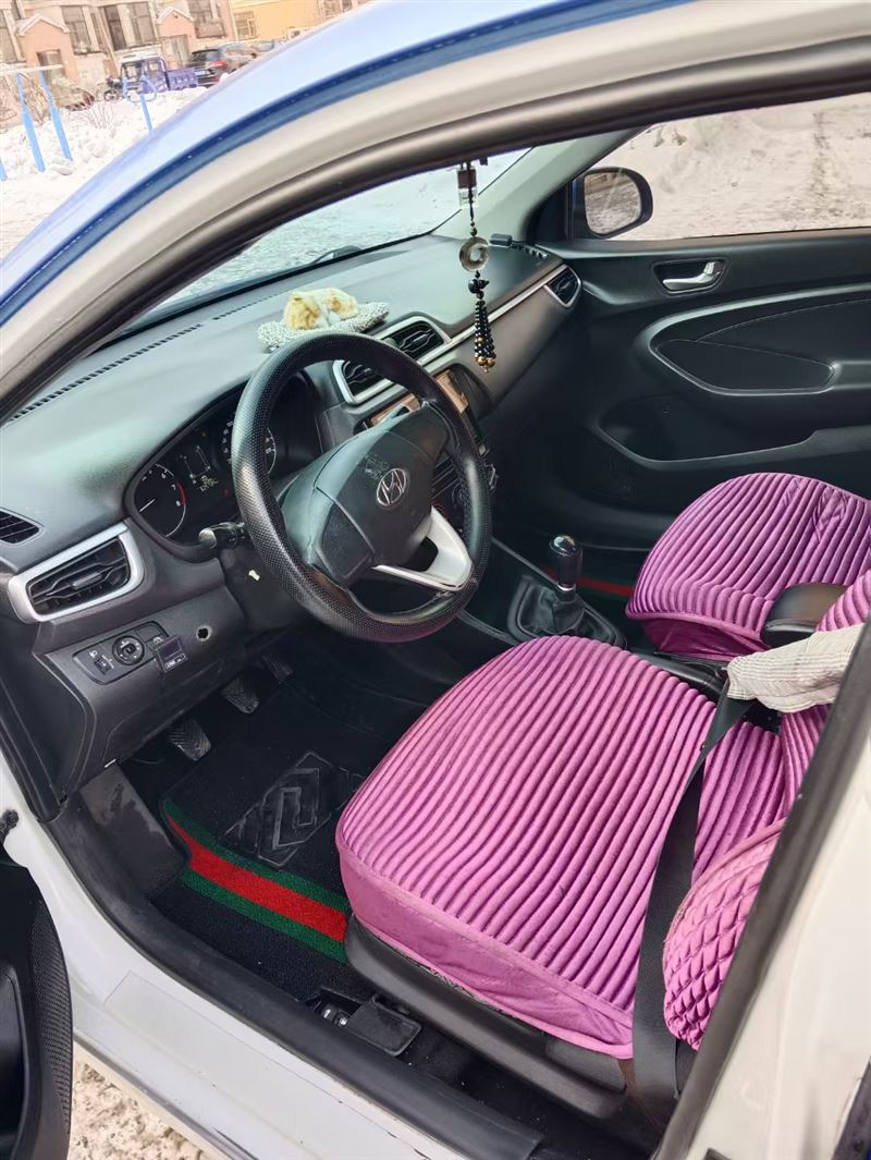 18年新款現(xiàn)代瑞納手動高配