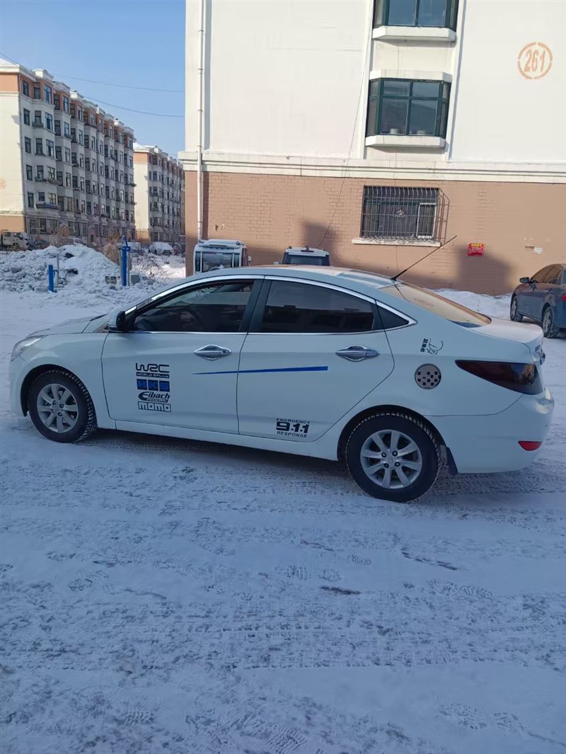 12年現(xiàn)代瑞納手動高配