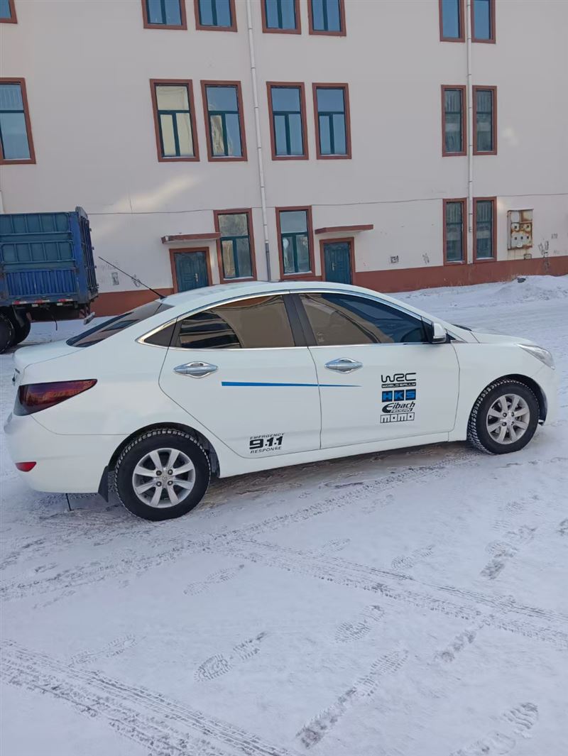 12年現(xiàn)代瑞納手動高配