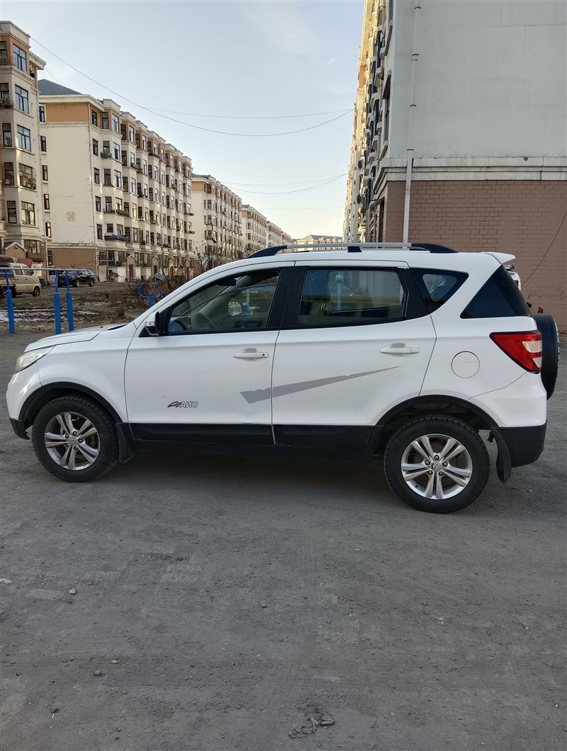 14年北汽幻速s2手動(dòng)高配