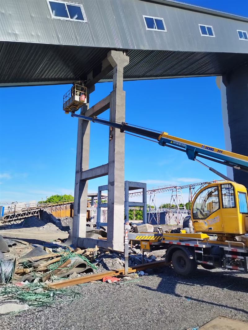 出租高空作業(yè)車，和半截子貨車