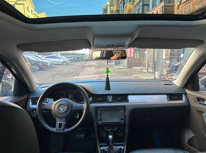 14 年大眾寶來新款自動擋頂配 2.8 萬