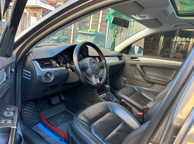 14 年大眾寶來新款自動擋頂配 2.8 萬