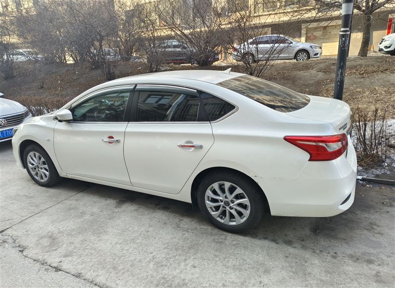 日產(chǎn)軒逸經(jīng)典自動(dòng)擋高配1.6 四萬(wàn)五