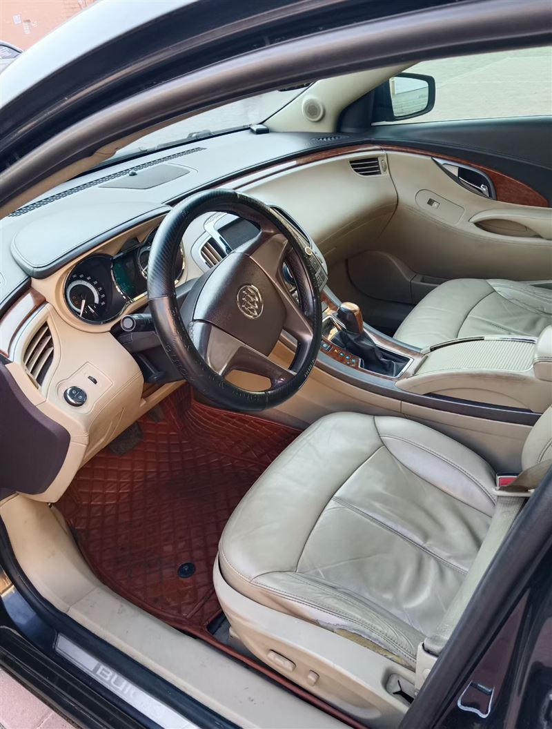 10年別克君越自動(dòng)擋高配原值20萬(wàn)