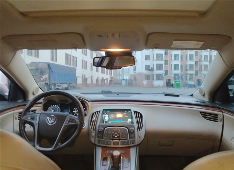 10年別克君越自動(dòng)擋高配原值20萬(wàn)