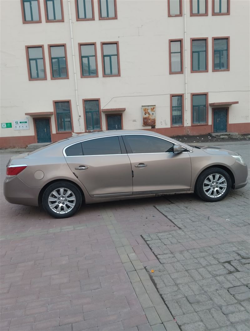 10年別克君越自動(dòng)擋高配原值20萬(wàn)