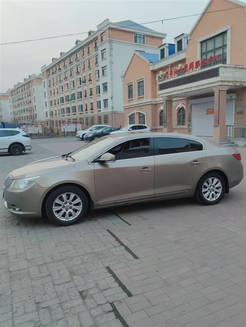 10年別克君越自動(dòng)擋高配原值20萬(wàn)