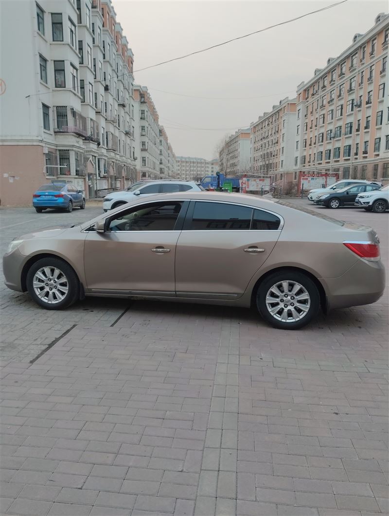 10年別克君越自動(dòng)擋高配原值20萬(wàn)