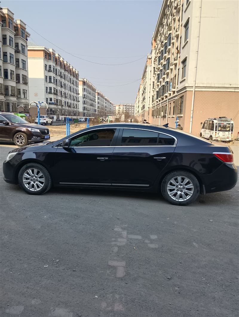 09年10月別克君越自動擋高配原值20萬