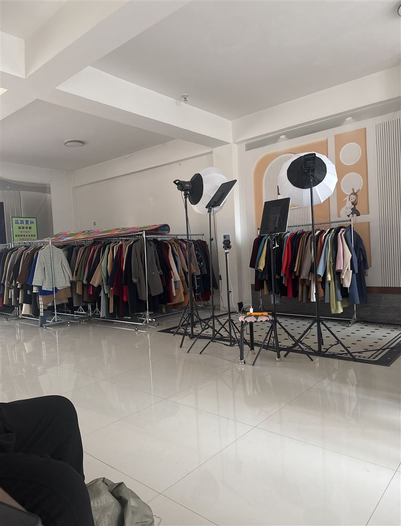 招聘服裝女主播